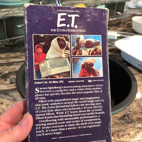 ET vhs. Was watched by my kids. - Picture 2 of 4